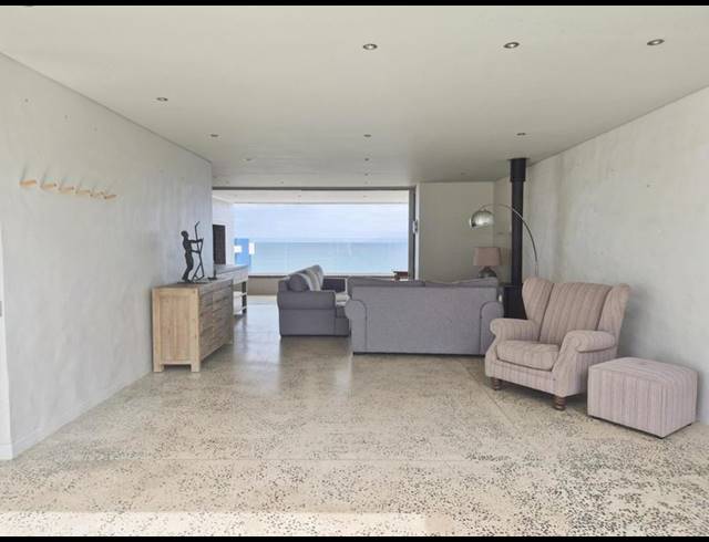 4 BEDROOM HOUSE FOR SALE IN PERLEMOENBAAI